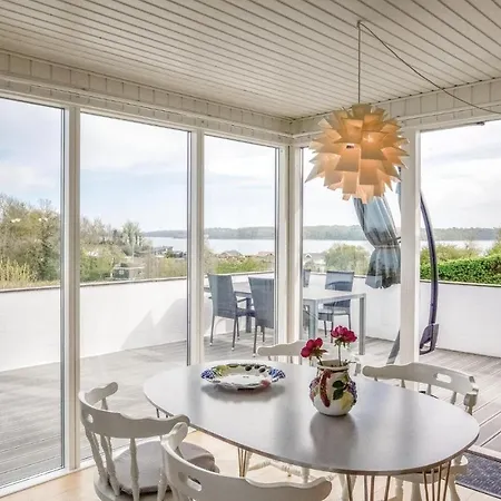 Vakantiehuis Two-bedroom Holiday In